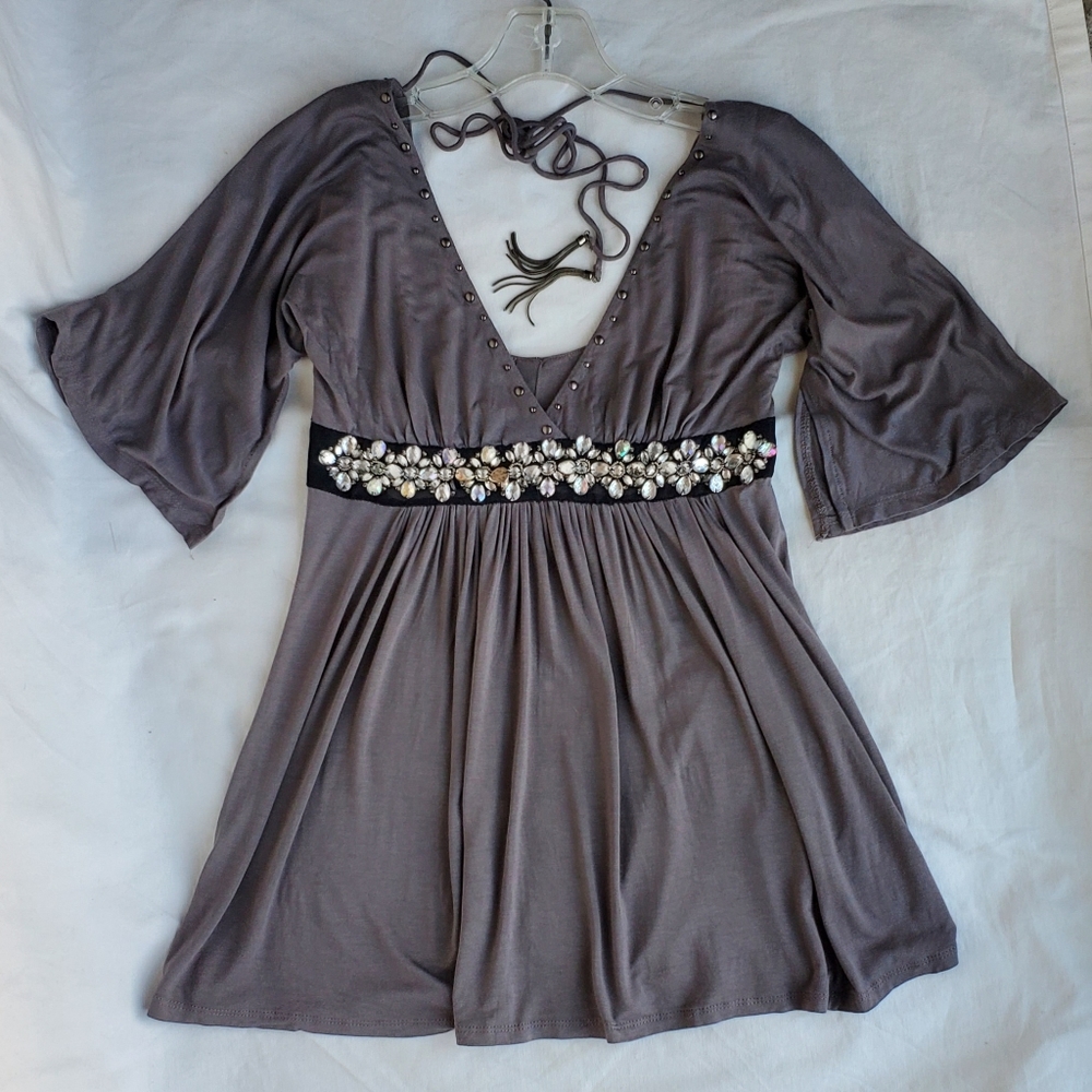 Soul Revival Short-Sleeved Grey Embellished V-neck Top Size S